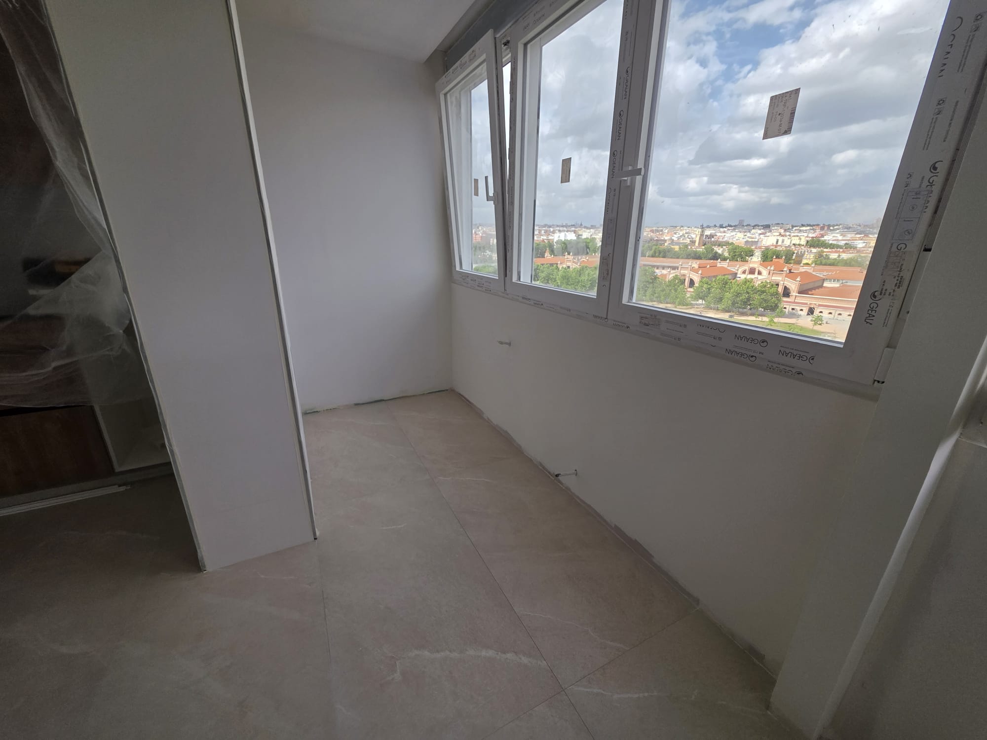 Galería cerrada con ventanas en Madrid - HG Reformas